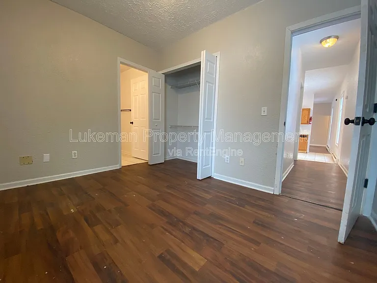 421 Oak St #1 — Photo 9