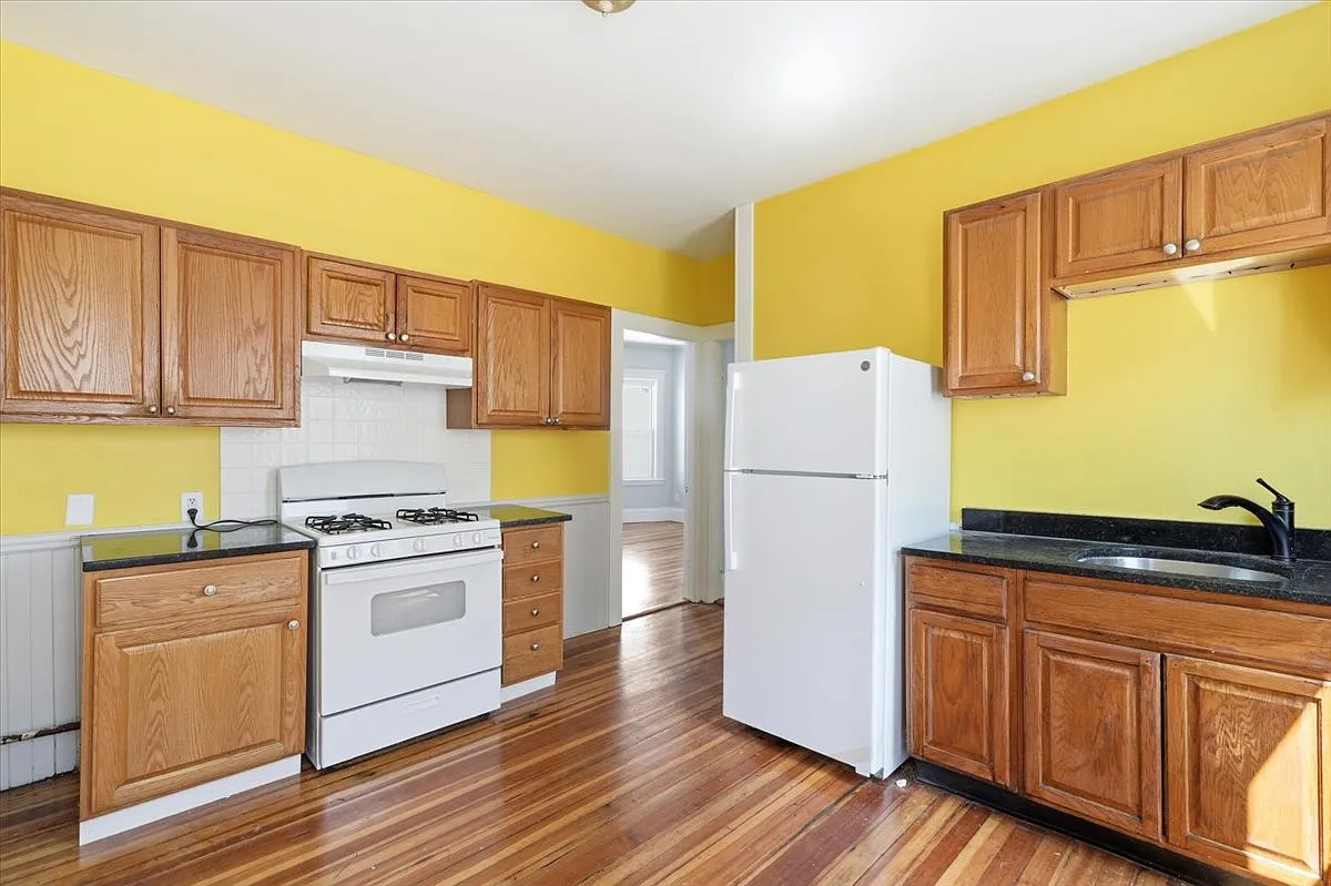 3 bed, 1100 sqft, $3,000 — Photo 4