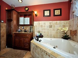 83 W 15th St, Deer Park, NY 11729