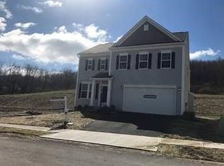 220 Millstream Ln, Zelienople, PA 16063