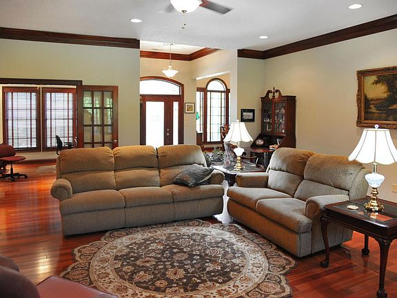 3rd image of 3721 Whitworth Dr
