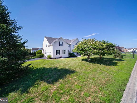 5th image of 201 White Pine Ct