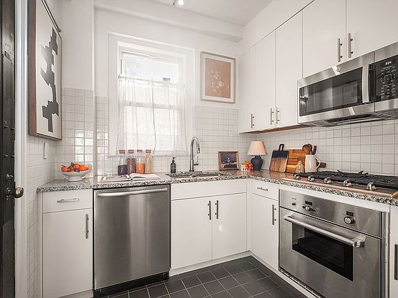 5th image of 17 W 71st St APT 9C