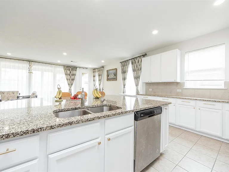 15406 Easton Gate Ln — Photo 13