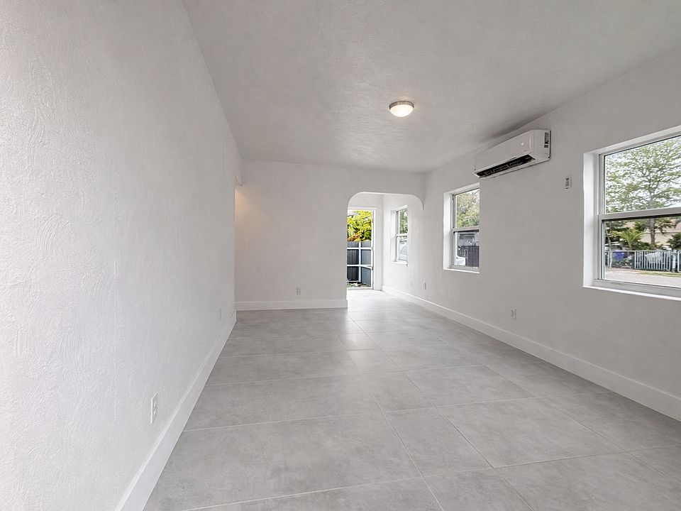 Spacious living room