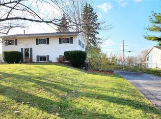 29 Ravens Rd, Henrietta, NY 14467