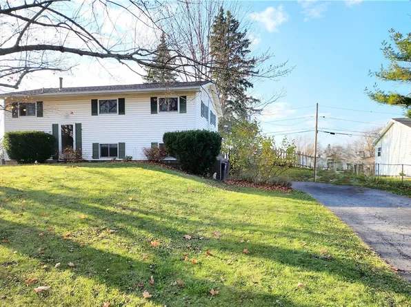 29 Ravens Rd, Henrietta, NY 14467