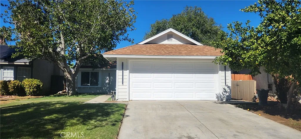 3 bed, 900 sqft, $2,800 — Photo 1