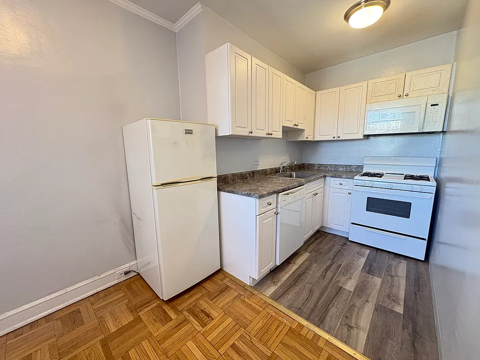 1096 N Dearborn St #1410