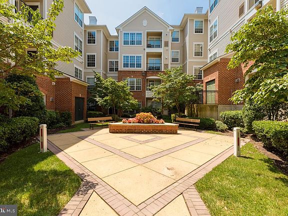 3rd image of 4860 Eisenhower Ave Unit 278