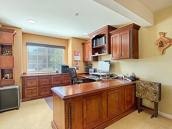 5th image of 212 Silverwood Dr