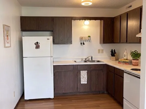 1220 Meadow Ln, 1220 Meadow Ln APT F, Waterloo, IA 50701