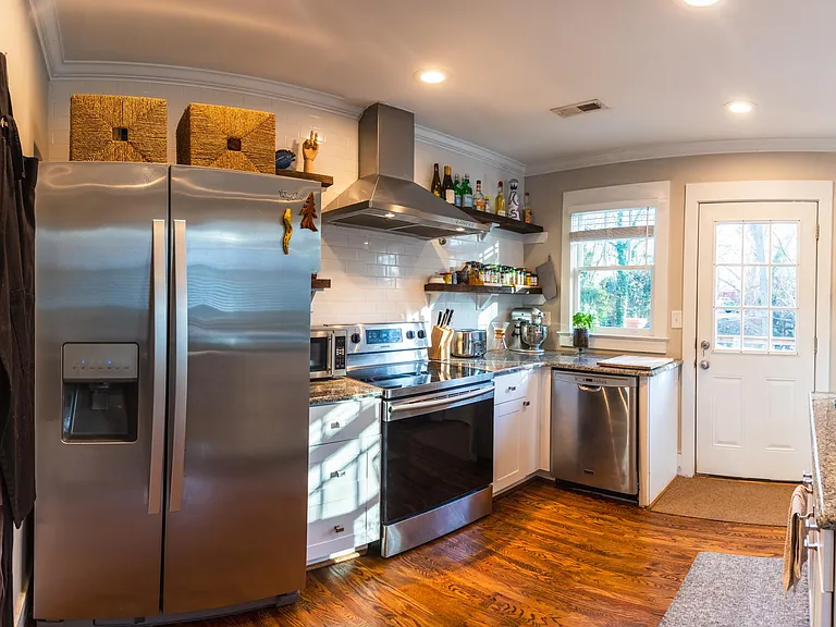 1735 Merriman Ave — Photo 3