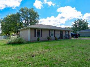 102 Chevychase Ln, New Bloomfield, MO 65063