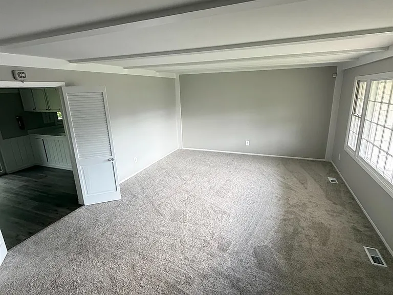 111 Edge Ln — Photo 5