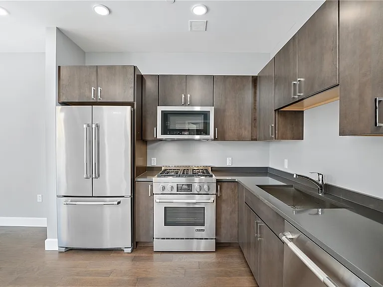 350 Oliver Ave #806 — Photo 5