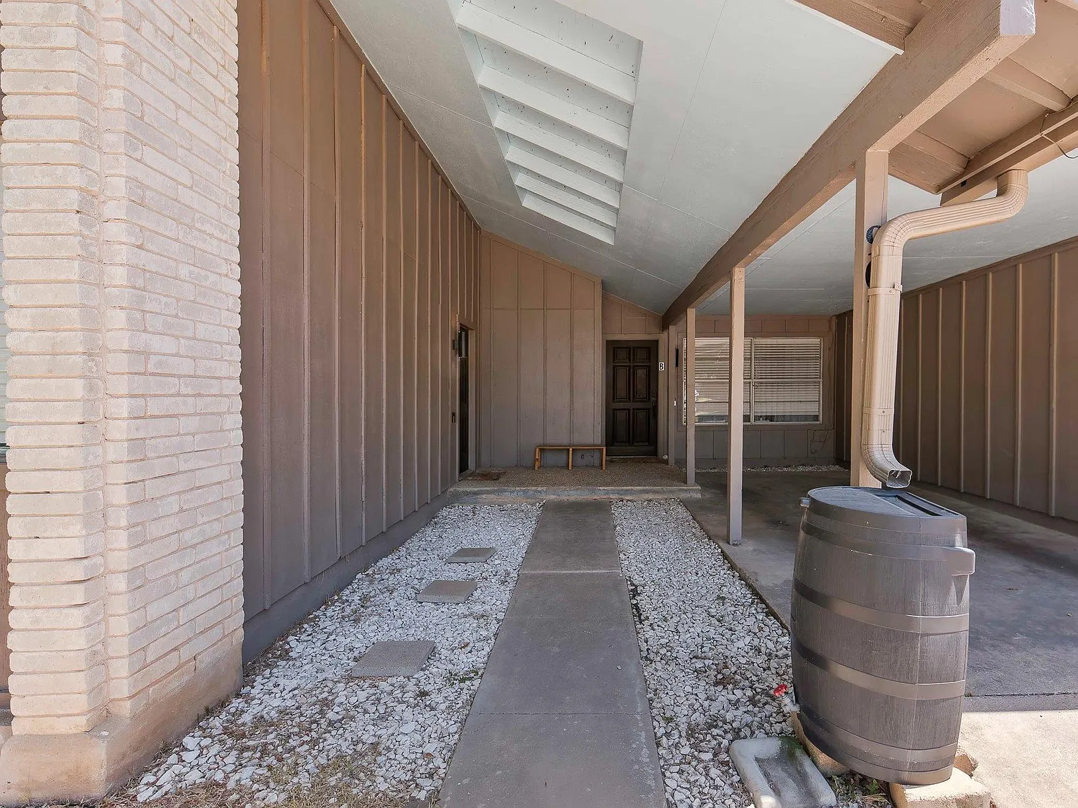 2 bed, 1.0 bath, 950 sqft, $1,600 — Photo 4