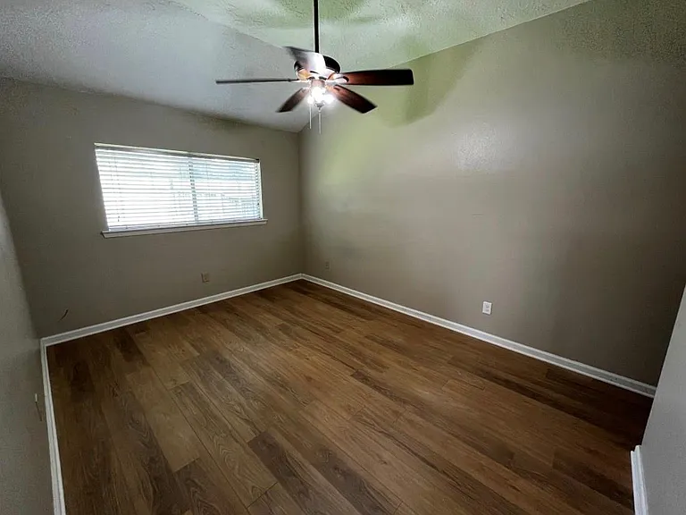11011 Crenchrus Ct — Photo 7