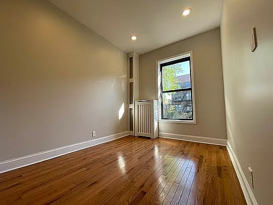 Rented by Hillel Realty Group | media 26