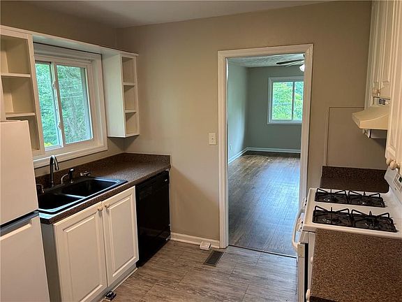 3rd image of 7292 Westwood Ln #B