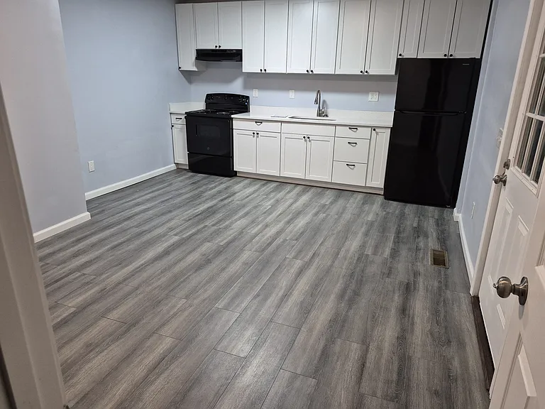 111 E Elm St #A — Photo 3