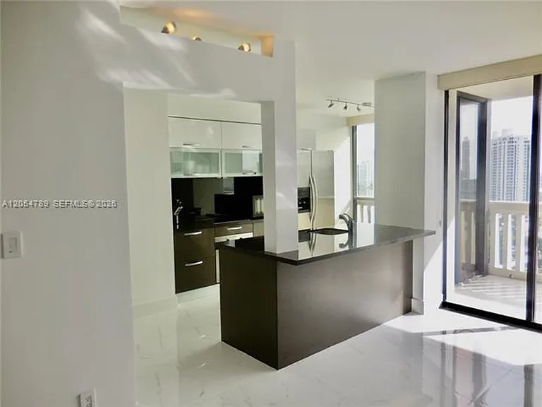 1000 Island Blvd #CU-2308 — Photo 12
