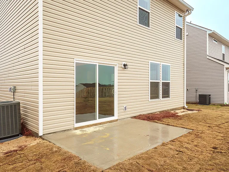 775 Justify Loop — Photo 4