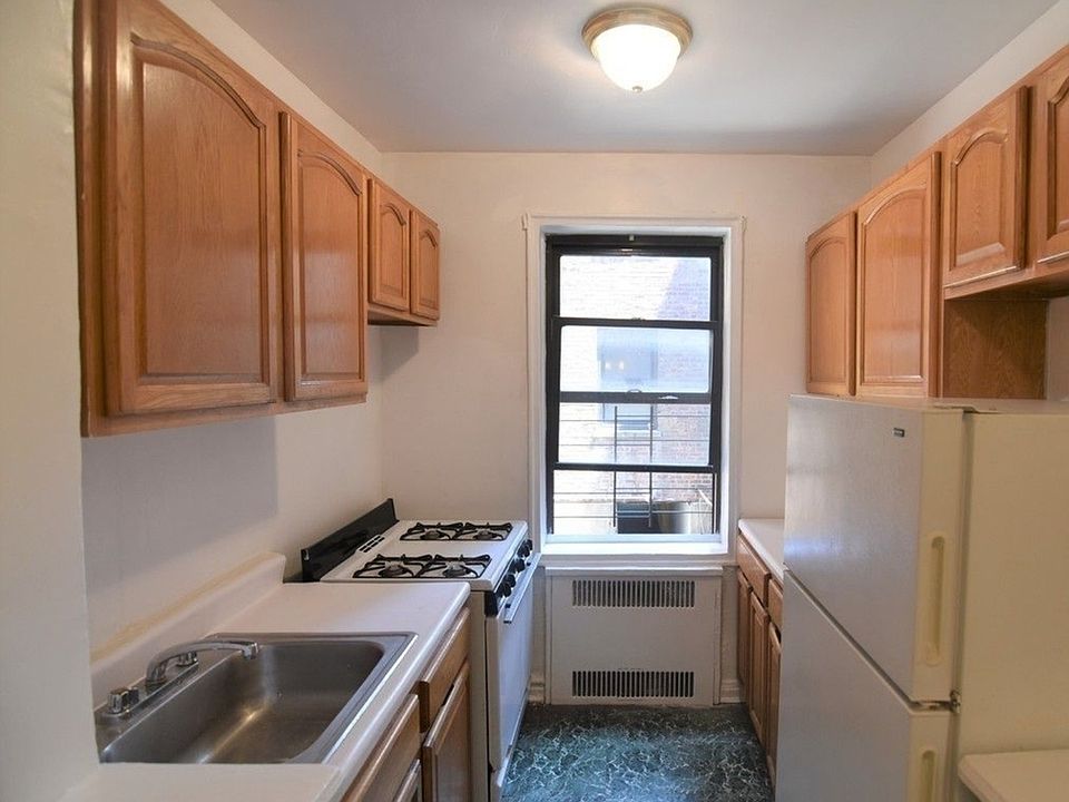 2nd image of 2325 Ocean Ave #3B