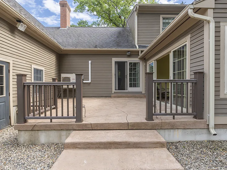 13 Andrew Ave — Photo 8