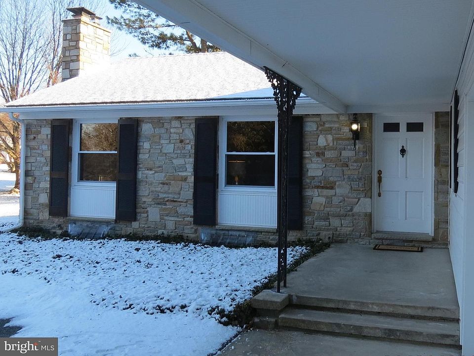1st image of 105 Heather Hill Ct