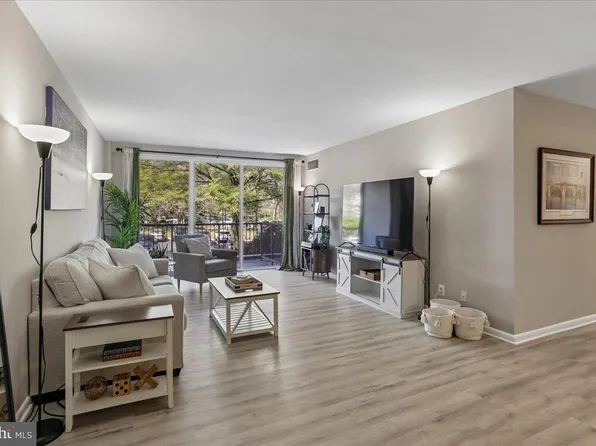 4977 Battery Ln #1-211, Bethesda, MD 20814