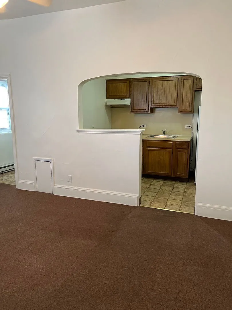 215-217 West Broad Street — Photo 3