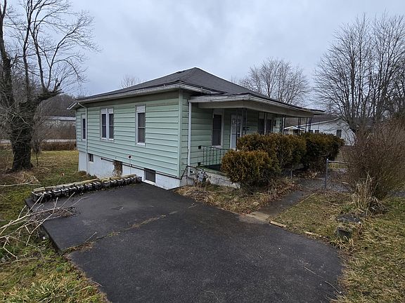 2nd image of 127 Oleander Dr