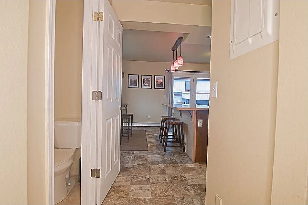 2 bed, 1.5 bath, $2,100 — Photo 2