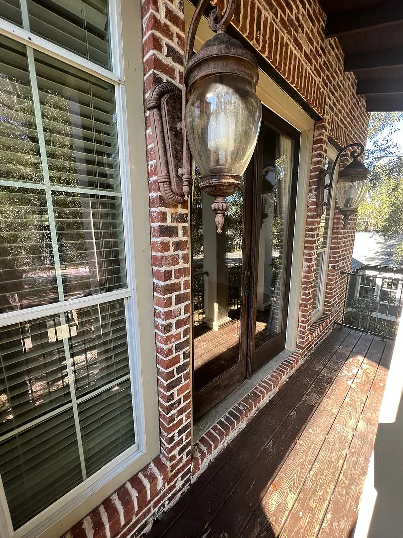 Building Photo - 1330 N Duval St