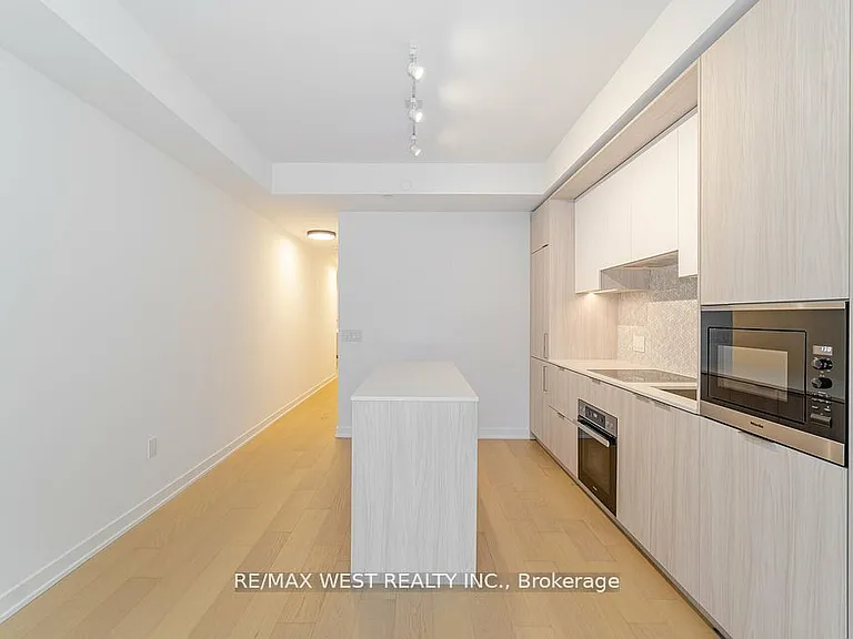 123 Portland St #403 — Photo 8