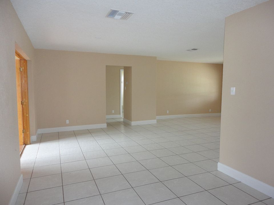 1st image of 6801 NW 75th Dr