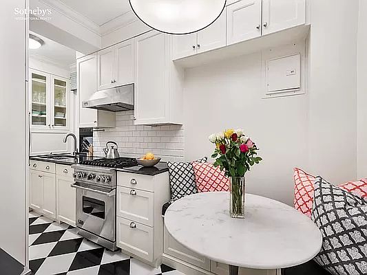 5th image of 70 E 96th St APT 4C