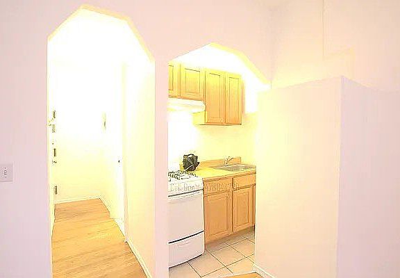4th image of 856 W End Ave APT 2B