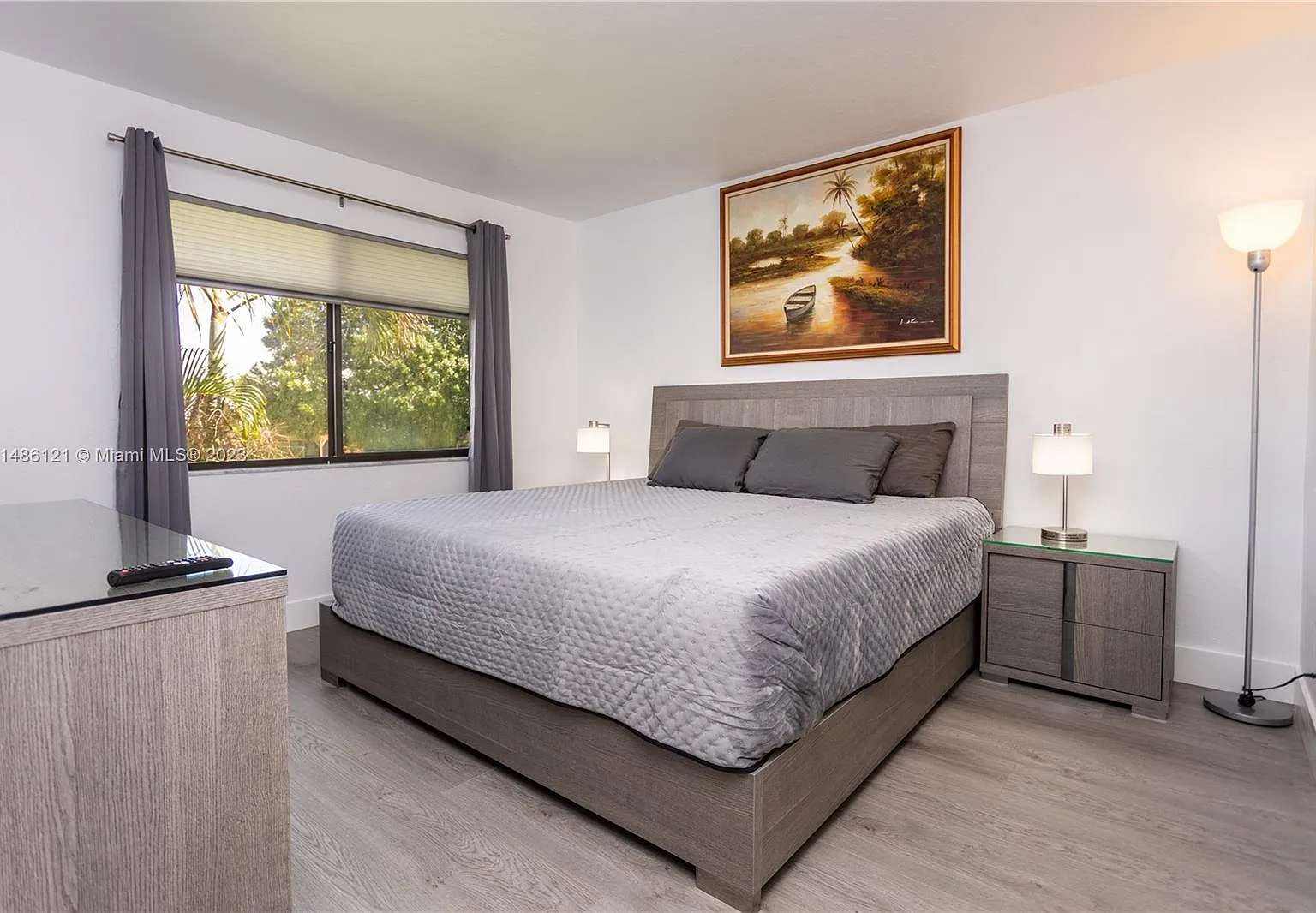 Bass And Sun Condominium — Photo 1