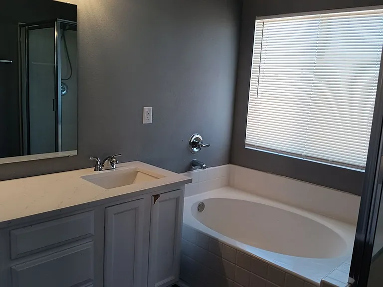 7040 Husky Dr NE — Photo 8