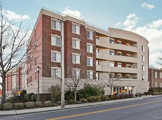 242 Maple Ave APT 504, Westbury, NY 11590