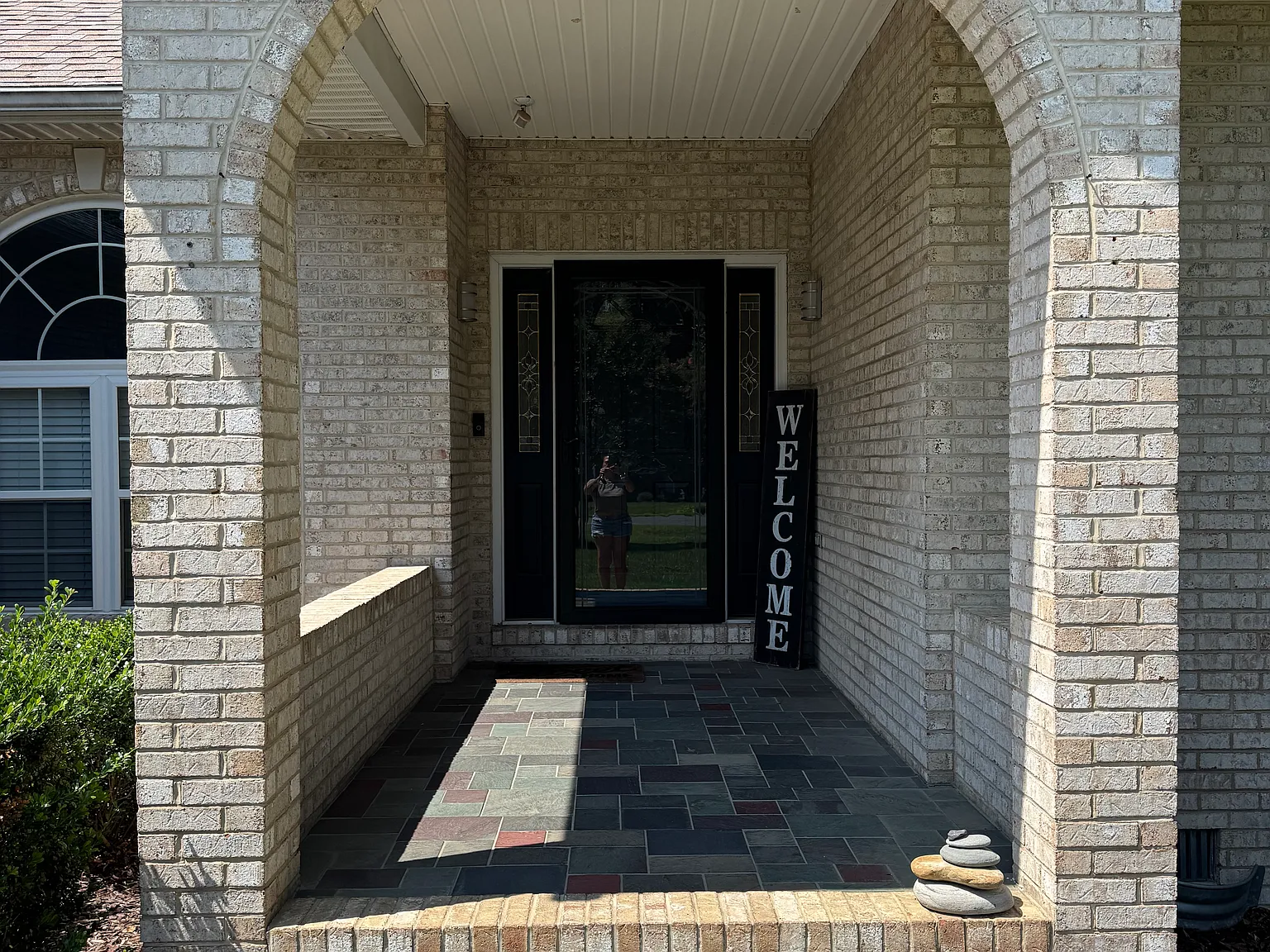 3 bed, 2084 sqft, $4,000 — Photo 2