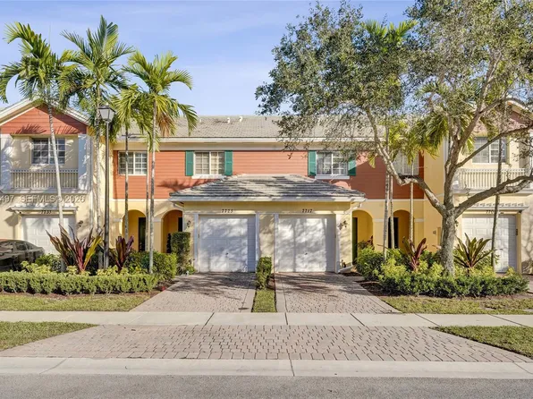 7717 Paddock Pl, Davie, FL 33328