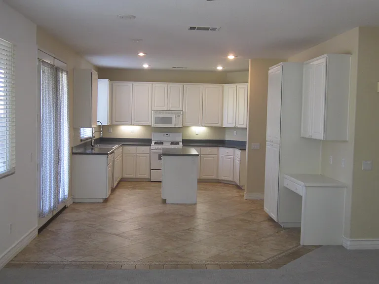38129 Augusta Dr — Photo 4