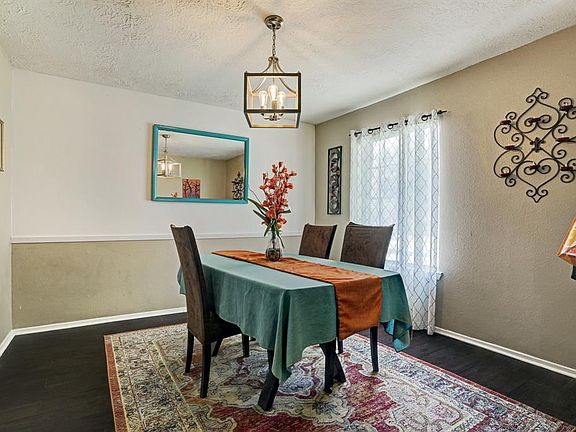 5th image of 208 Redbud Cir