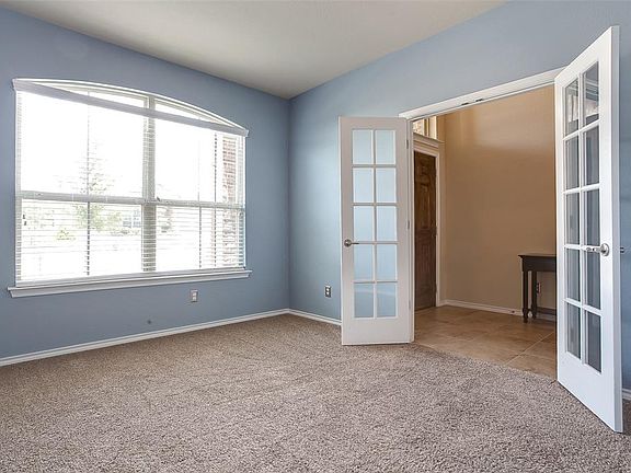 2nd image of 1220 Glen Ct