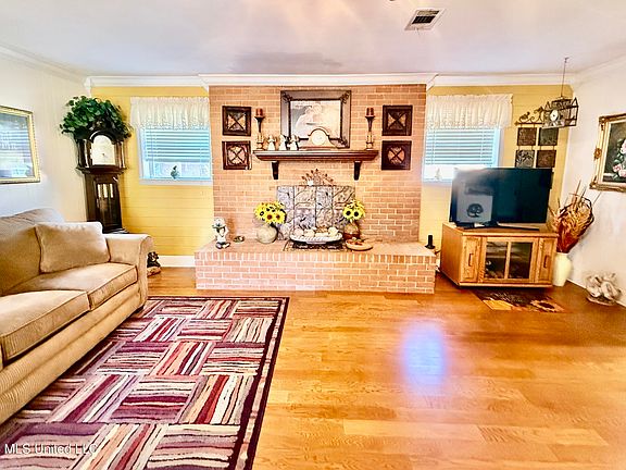 5th image of 2155 Sherwood Pl