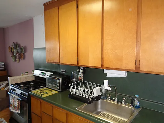 Sold by Thomas Lipovetsky, LREB | media 12