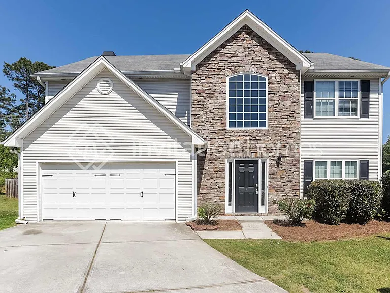 925 Lakeside Ct — Photo 1